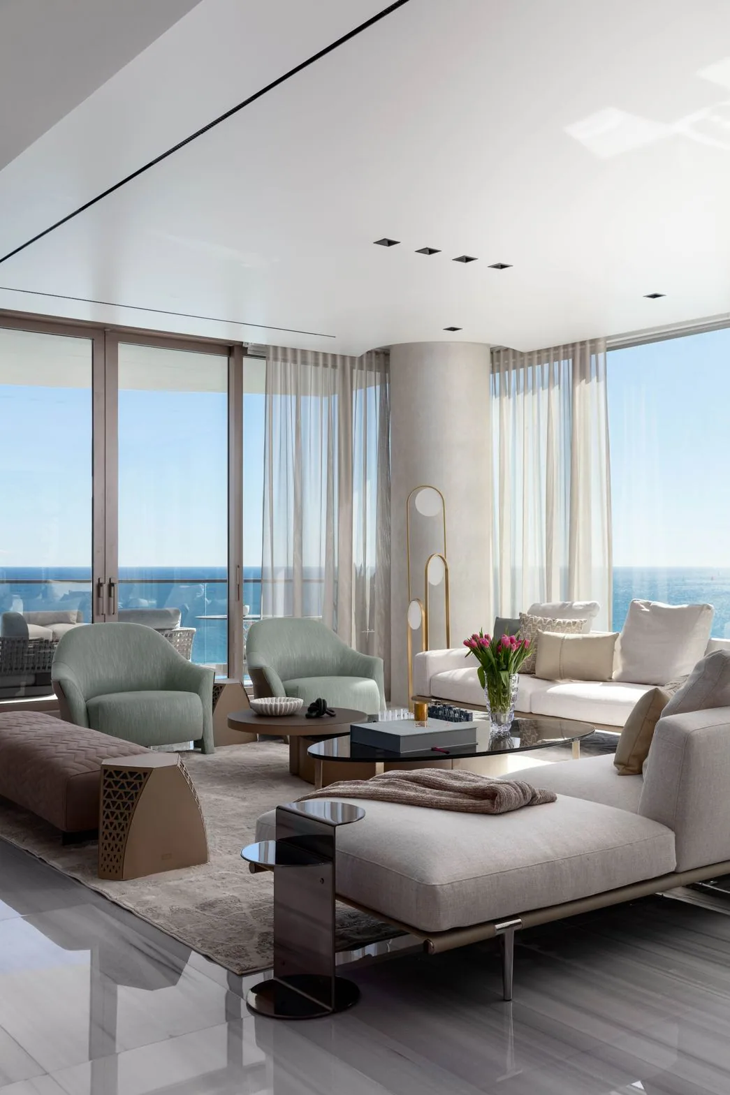 ↑ Acqualina1901_AdrianaLacruz_@Dave_Henz 2.heic