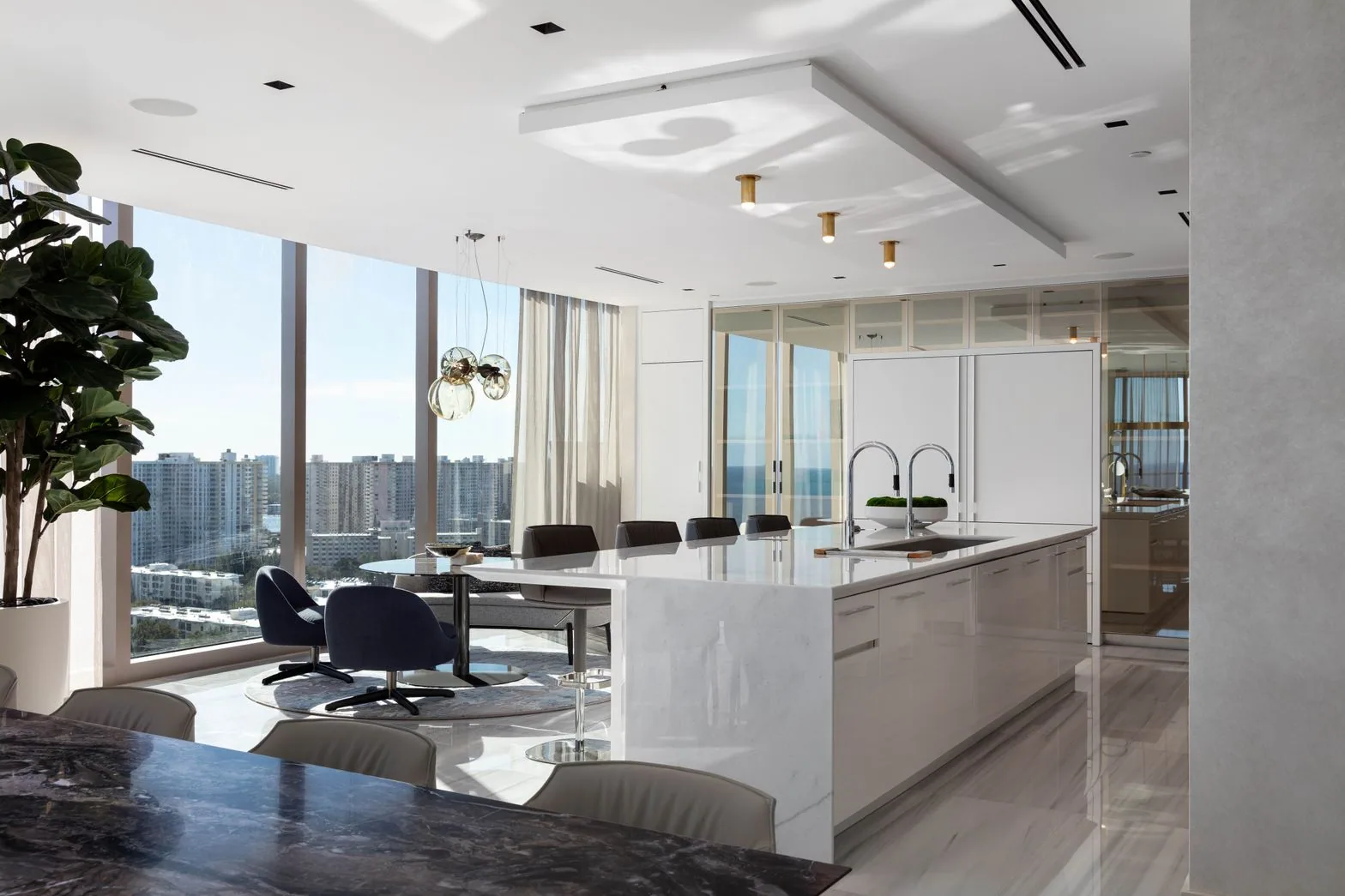 ↑ Acqualina1901_AdrianaLacruz_@Dave_Henz 4.heic