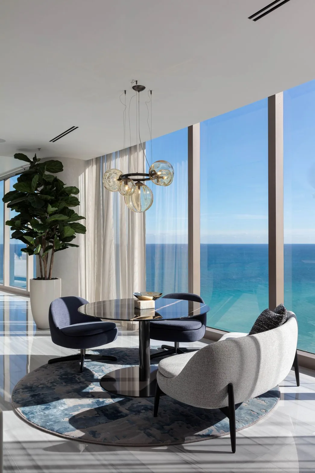 ↑ Acqualina1901_AdrianaLacruz_@Dave_Henz 5.heic