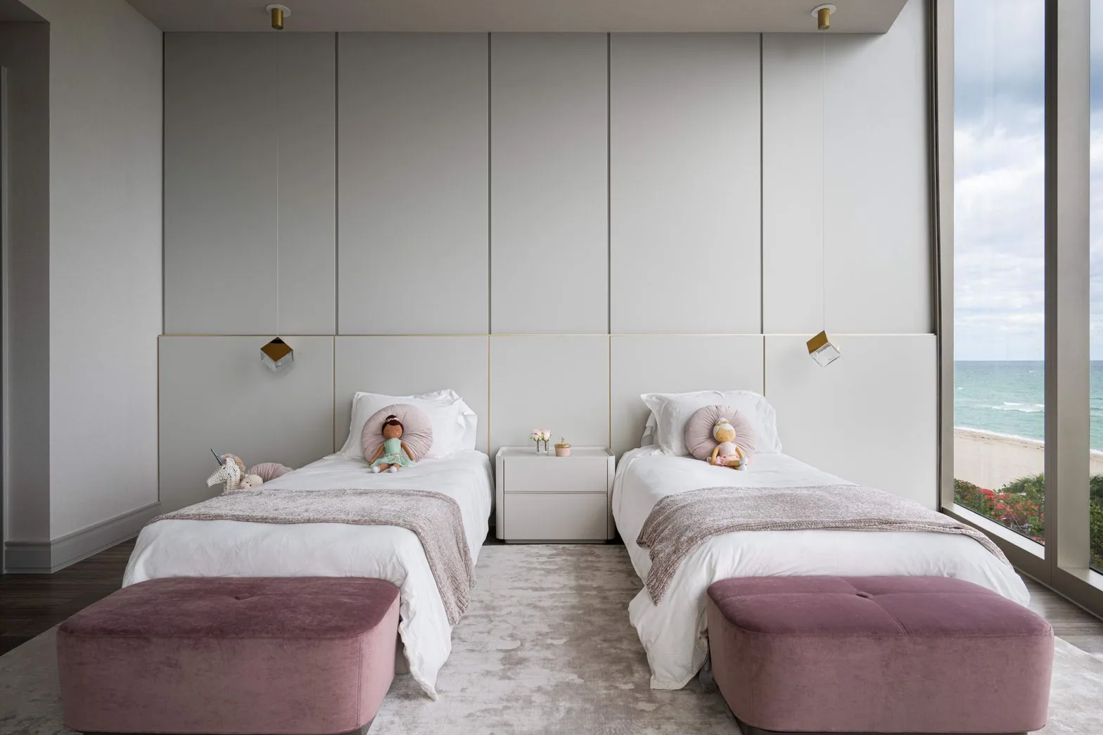 ↑ 11_2ndBedroom_Lacruz_LacruzDesignStudio@GabrielVolpi.heic
