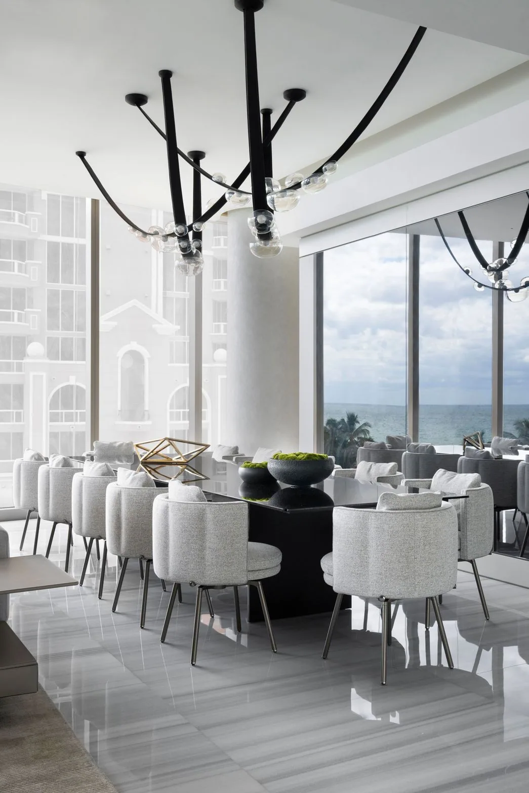 ↑ 2_Dining_AdrianaLacruz_LacruzDesignStudio@GabrielVolpi.heic