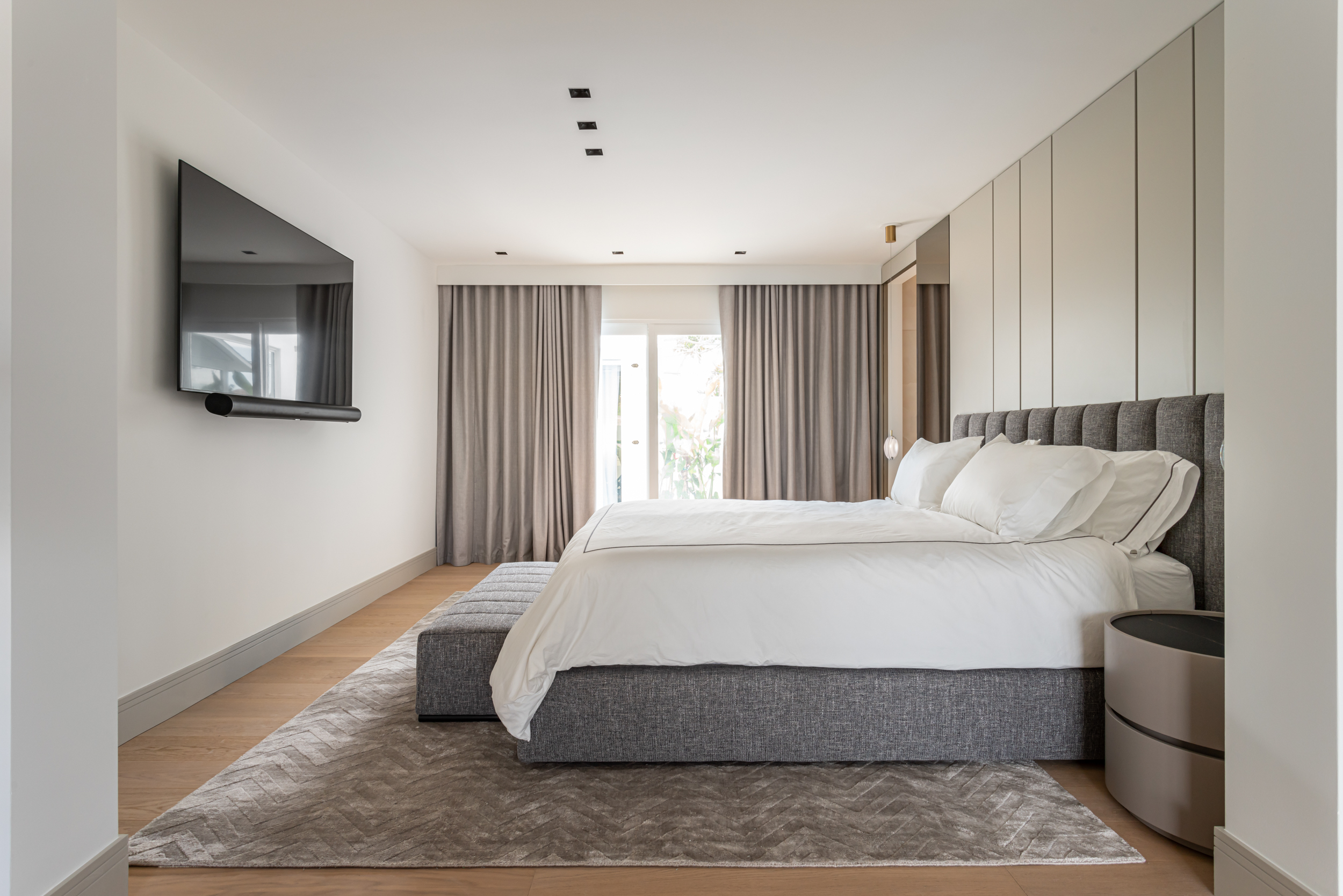 House 2241 master suite · tv wall, Fort Lauderdale, Photography: Emilio Collavino