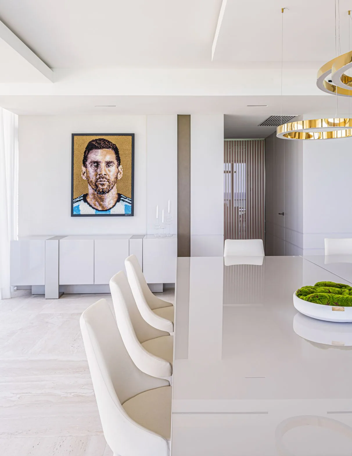 ↑ 4_Regalia_SunnyIsles_Lacruzdesignstudio_Interiors_PhotobyEmilioCollavino.heic