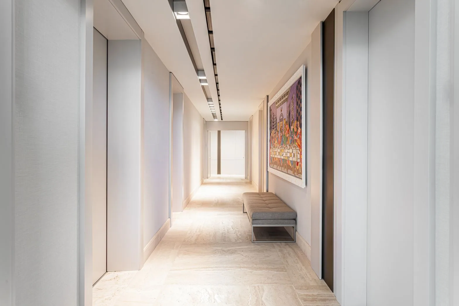 ↑ 6_Regalia_SunnyIsles_Lacruzdesignstudio_Interiors_PhotobyEmilioCollavino.heic