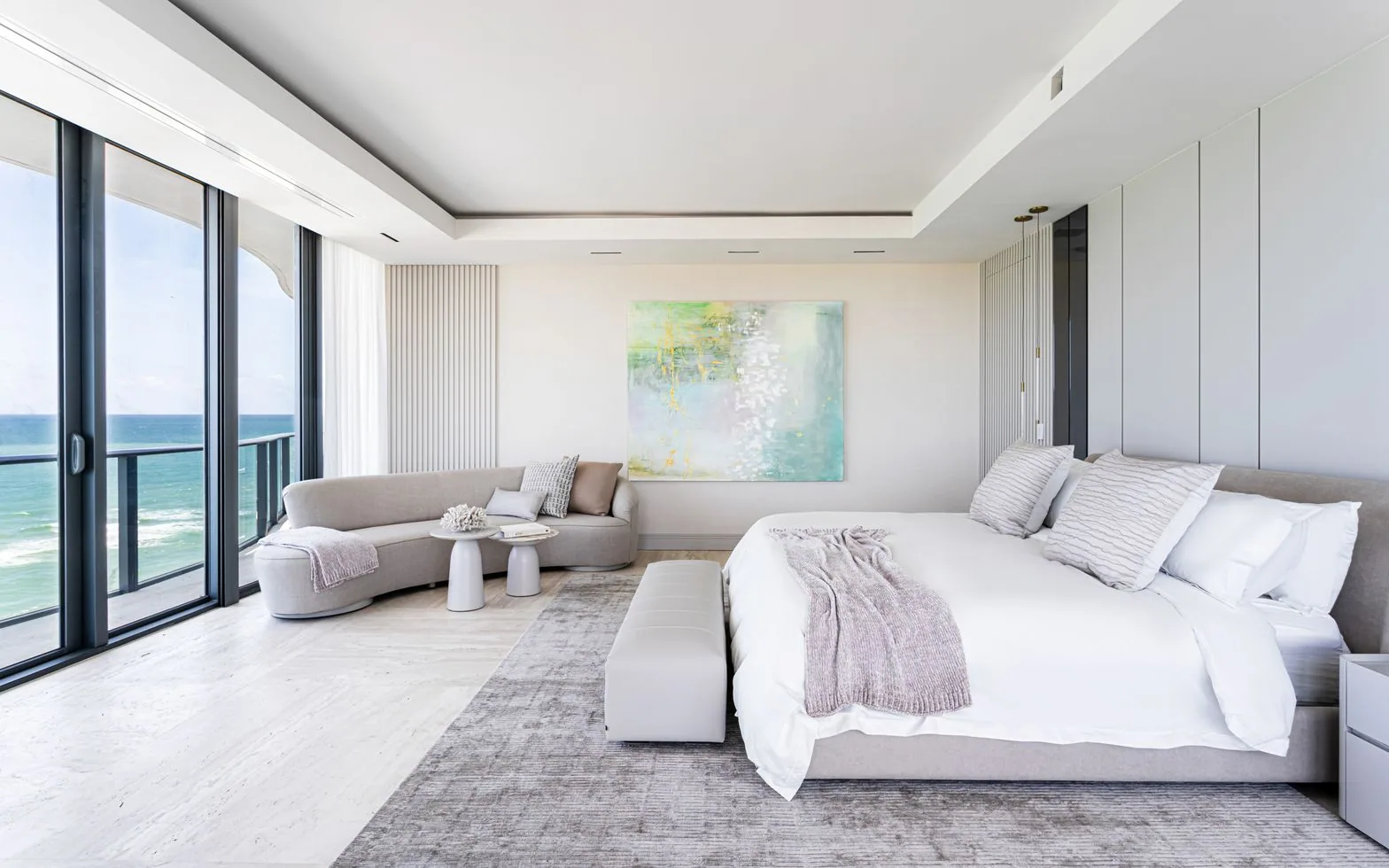 ↑ 8_Regalia_SunnyIsles_Lacruzdesignstudio_Interiors_PhotobyEmilioCollavino.heic